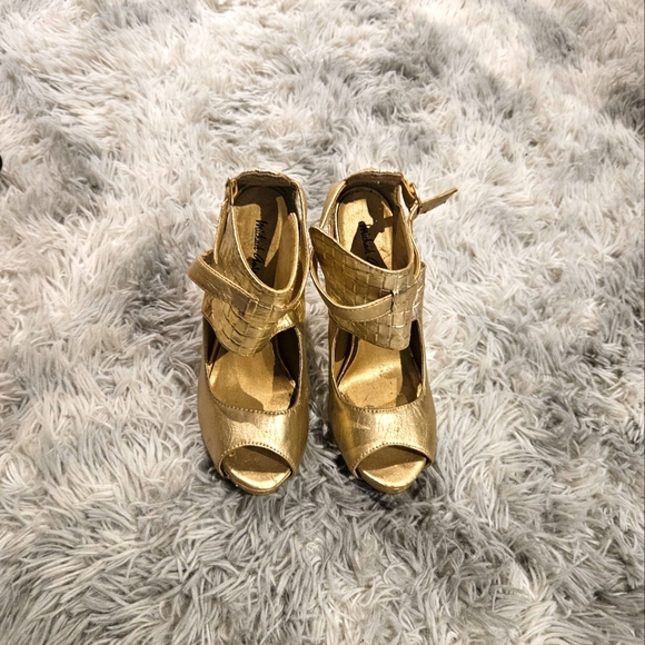 Gold leather sandals - Picture 5 of 9